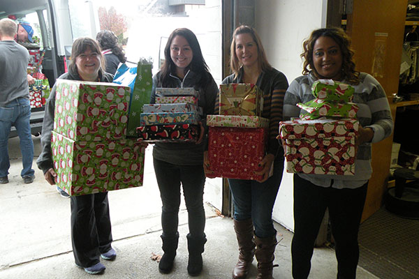 12-12-15_InNews_LoadingTruck 12-12-15_InNews_LoadingTruck